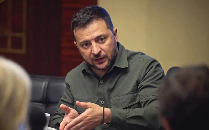 zelenskii-ob-idee-s-inostrannim-kontingentom-obsuzhdenie-s-makronom-prodolzhaetsya-no-voprosov-mnogo