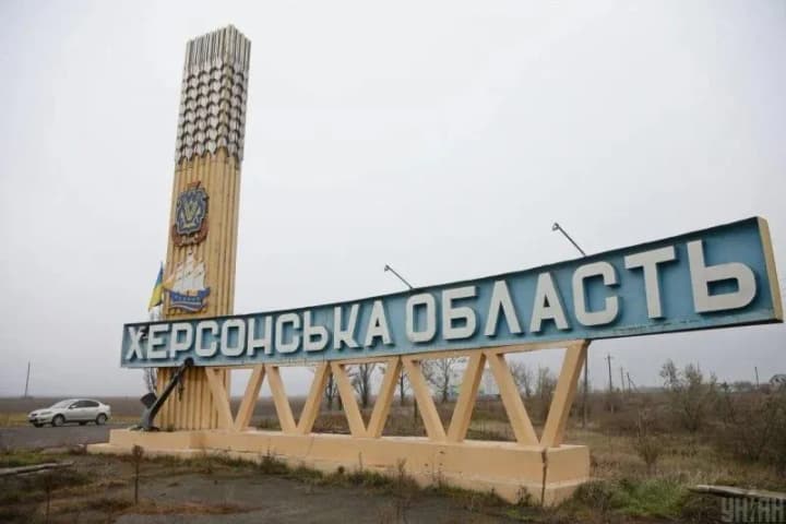 armiia-rf-atakuvaly-z-droniv-kherson-ta-peredmistia-poraneno-trokh-liudei