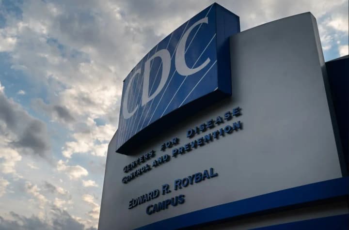 cdc-vidklykaie-naukovi-roboty-cherez-novu-dyrektyvu-trampa-shchodo-hendernoi-polityky