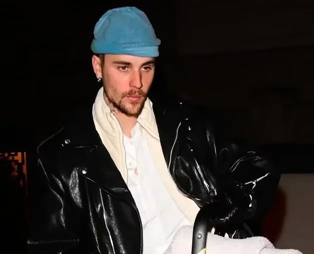 dzhastin-biber-ta-yoho-porozhnii-pohliad-shcho-vidbuvaietsia-u-zhytti-spivaka