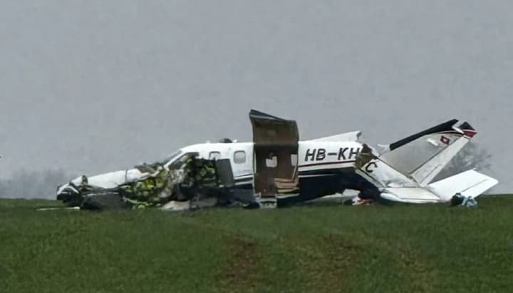 airplane-with-passengers-crashes-near-airfield-in-switzerland-there-are-victims