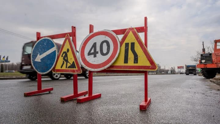 in-kyiv-the-bridge-near-the-darnytsia-metro-station-will-be-closed-for-reconstruction-for-almost-a-year