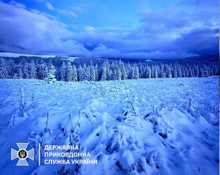 dvometrovi-zamety-prykordonnyky-pokazaly-svitlyny-zasnizhenoho-ukrainskoho-kordonu