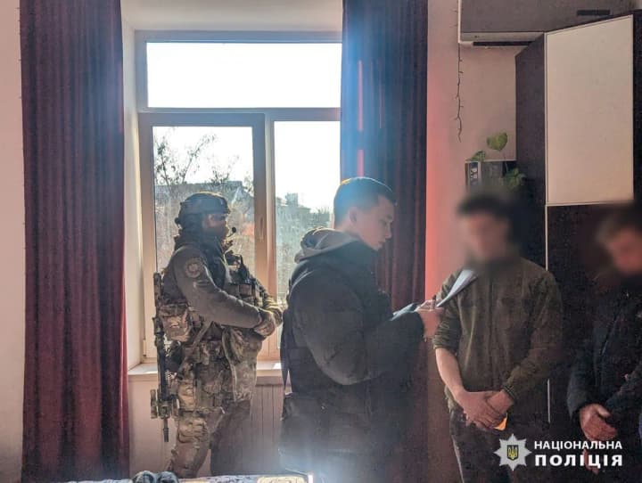 u-kharkovi-19-richnyi-khlopets-pohrozhuvav-pidirvaty-hranatu-v-kvartyri-de-buly-yoho-brat-i-sestra