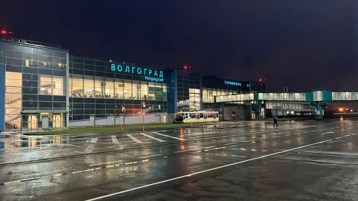v-aeroportu-volhohrada-pryzupynyly-poloty-cherez-zahrozu-droniv