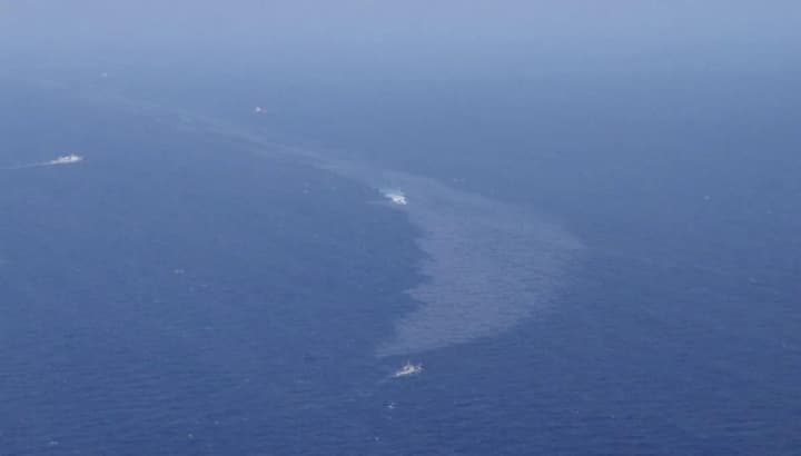 kytaiske-vantazhne-sudno-silo-na-milynu-bilia-berehiv-sakhalinu