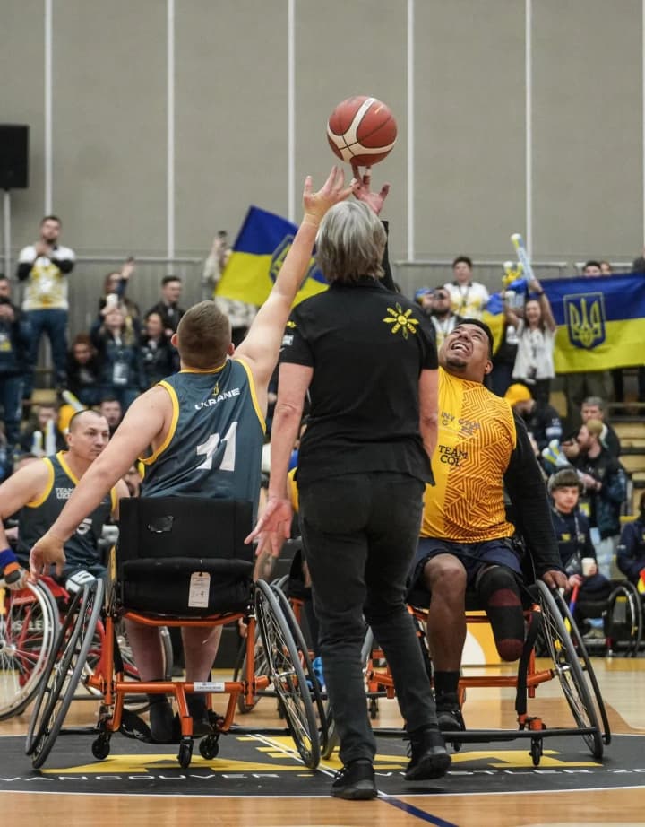 ukrainskaya-sbornaya-oderzhala-pervuyu-pobedu-na-igrakh-nepokorennikh-v-basketbole