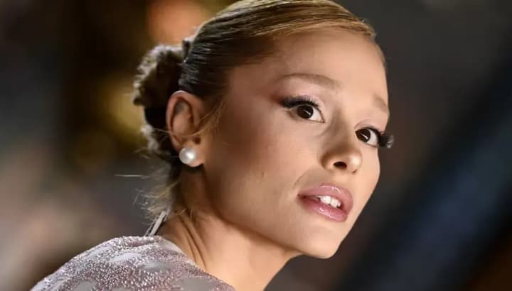 ariana-grande-suggests-that-studios-and-labels-include-weekly-therapy-in-contracts-for-young-stars