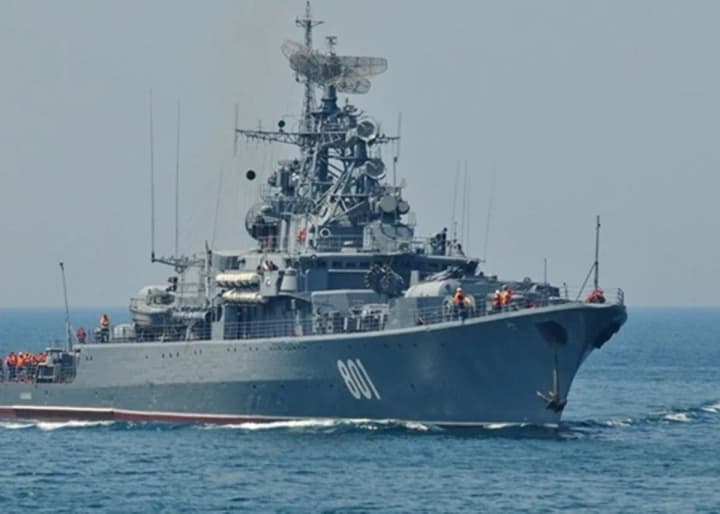 u-chornomu-mori-perebuvaie-odyn-vorozhyi-nosii-kalibriv-zahalnym-zalpom-do-4-raket