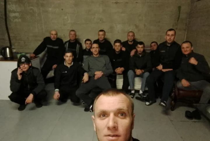 deportovani-z-khersona-eksviazni-zastriahly-v-hruzii-bez-zhytla-yizhi-ta-dokumentiv