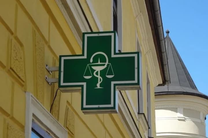 aptechni-zaklady-pidtrymuiut-initsiatyvu-znyzhennia-tsin-na-liky-ta-zasterihaiut-pro-ryzyky-novoho-zakonoproiektu