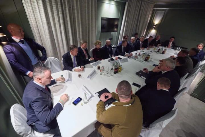 zelenskyi-proviv-zustrich-z-delehatsiieiu-konhresu-ssha-u-miunkheni-shcho-obhovoriuvaly