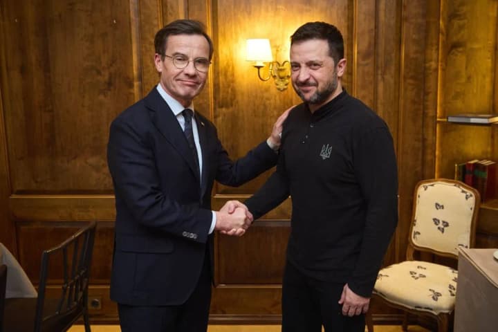 zelenskii-obsudil-s-premer-ministrom-shvetsii-podderzhku-ukraini-i-sanktsii-protiv-rossii