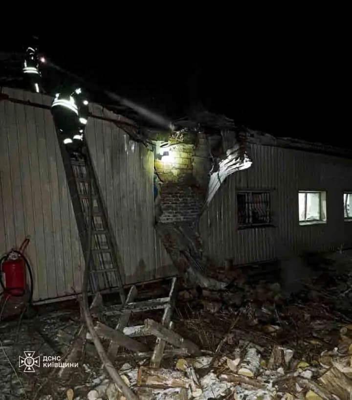 residential-buildings-damaged-in-kyiv-region-after-night-attack-photos-of-the-aftermath