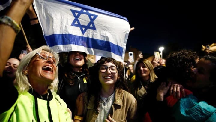 more-than-half-of-the-israelis-surveyed-are-in-favor-of-extending-the-hostage-deal