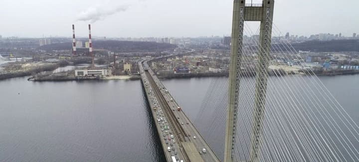 v-stolitse-mogut-vozobnovit-dvizhenie-cherez-yuzhnii-most-dlya-avtomobilei-bez-spetsialnikh-propuskov