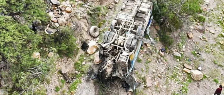 an-accident-in-bolivia-killed-30-people-a-bus-fell-from-an-800-meter-height
