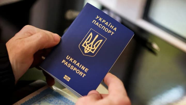 resumption-of-passport-issuance-to-ukrainian-men-abroad-how-many-citizens-received-documents