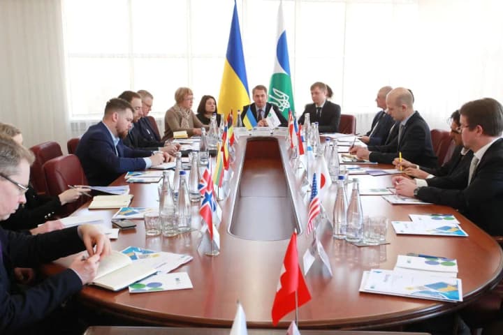 kravchenko-obsudil-uluchshenie-nalogovoi-sredi-s-diplomatami-16-stran