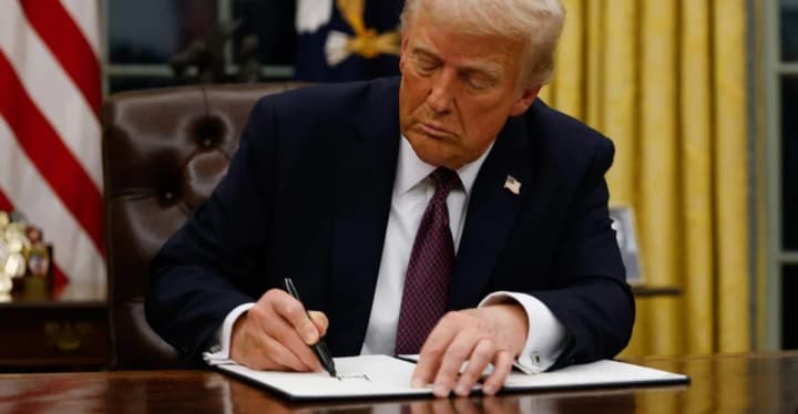 tramp-pidpyshe-novi-ukazy-pid-chas-yoho-pershoho-spilnoho-teleinterviu-z-maskom-u-praim-taim