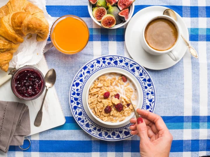 korysni-snidanky-dlia-enerhii-ta-harnoho-nastroiu-5-smachnykh-retseptiv