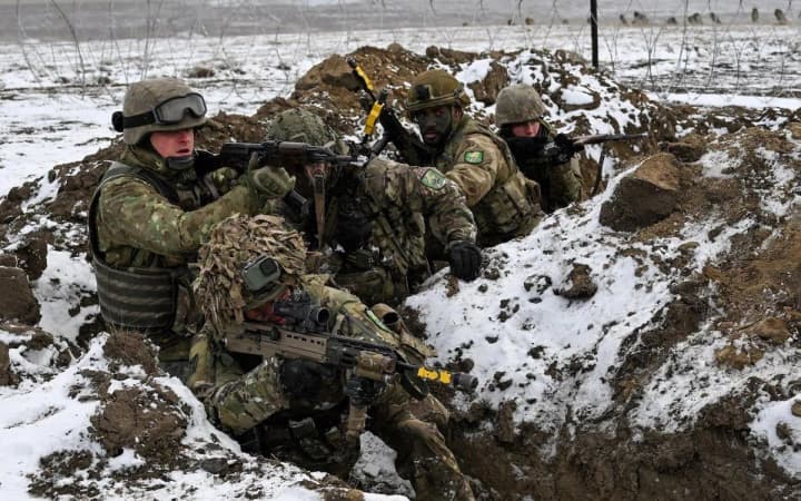 british-pm-to-propose-to-trump-a-plan-to-deploy-30000-eu-troops-to-ukraine