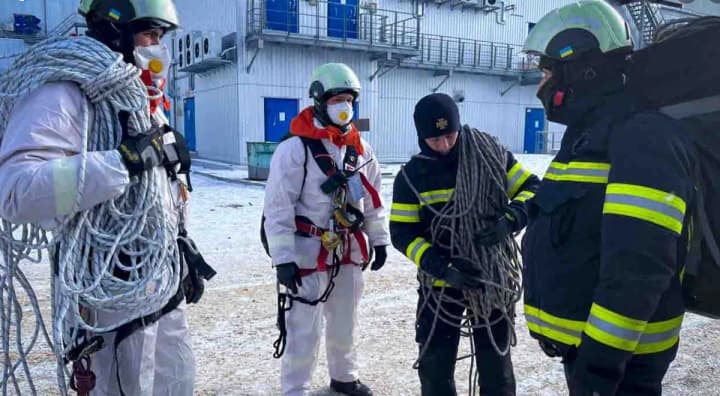 na-chaes-shostyi-den-likviduiut-naslidky-ataky-shcho-vidbuvaietsia-na-stantsii
