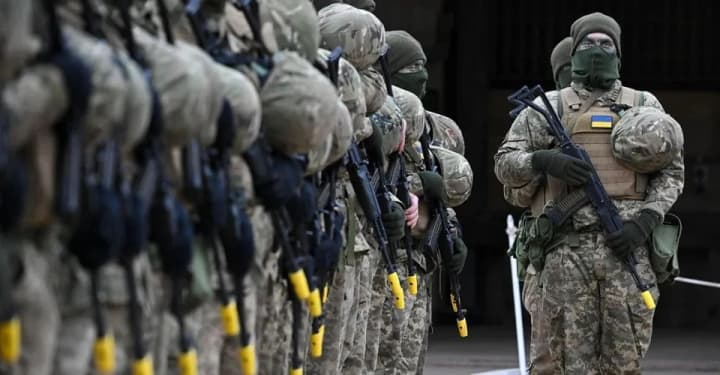 planiruem-segodnya-podpisat-pervie-kontrakti-rekruter-iz-dshb-o-dobrovoltsakh-v-vozraste-18-14-let