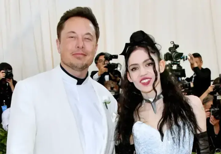 grimes-sent-a-disturbing-message-to-musk-about-their-child-during-his-chainsaw-performance