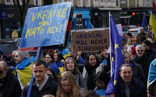 tysiachi-protestuvalnykiv-u-londoni-vyishly-na-pidtrymku-ukrainy-fotopodrobytsi