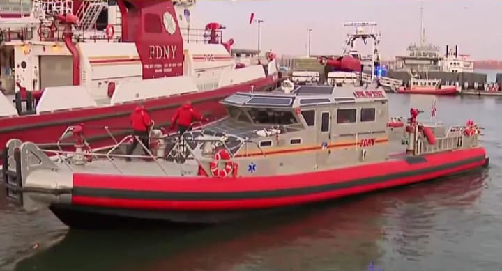 vblizi-nyu-iorka-perevernulas-lodka-yest-pogibshie-i-ranenie