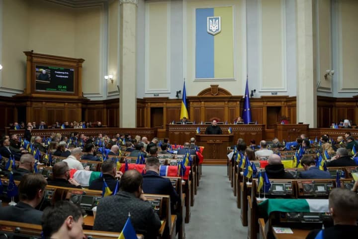 u-radi-nardepy-uriadovtsi-ta-dyplomaty-pomolylys-za-ukrainu