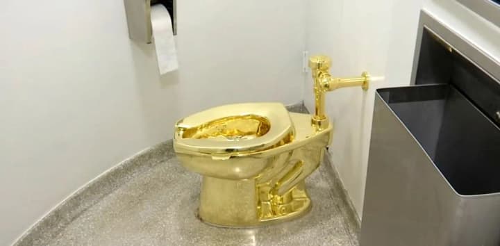 robbery-at-the-estate-where-churchill-was-born-golden-toilet-stolen-in-5-minutes