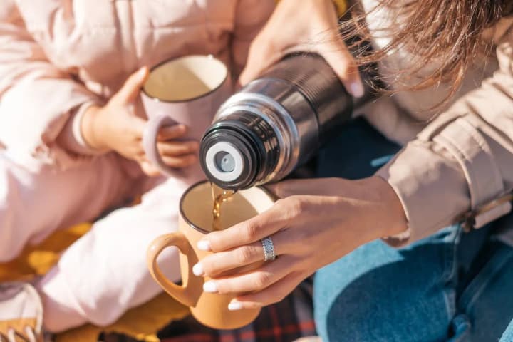 den-termosa-den-rozhevoi-sorochky-vsesvitnii-den-nekvaplyvosti-shcho-sviatkuiut-26-liutoho