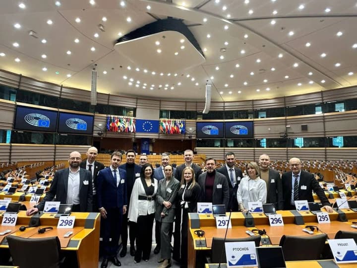 ukrainskyi-insurtech-vykhodyt-na-yevropeiskyi-riven-ukasko-u-skladi-delehatsii-aub-u-briusseli