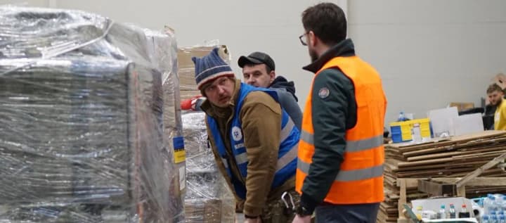 choloviky-yaki-perevoziat-humanitarni-ta-medychni-vantazhi-peretynatymut-kordon-na-zahalnykh-pidstavakh-dpsu