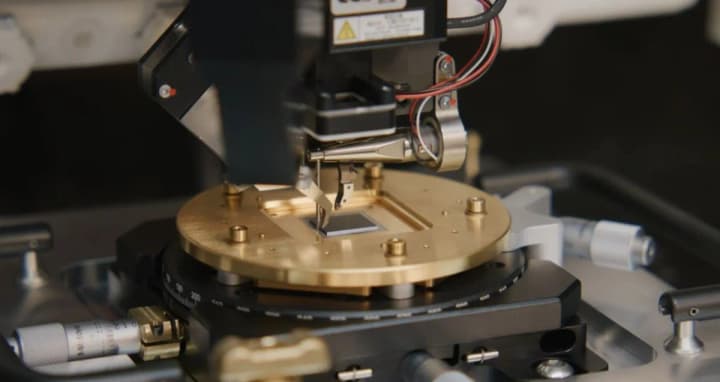 amazon-predstavyla-ocelot-revoliutsiinyi-kvantovyi-chip-shcho-mozhe-zminyty-maibutnie-obchyslen