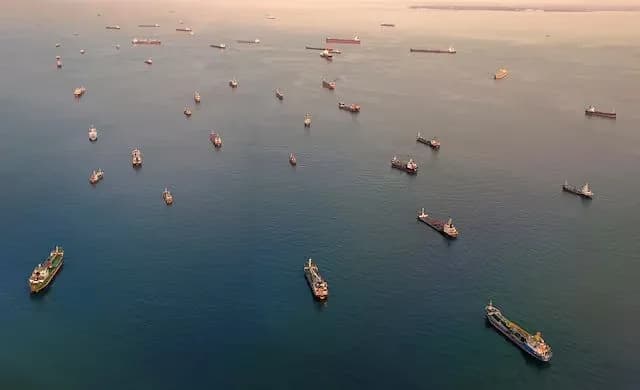 napad-na-tanker-u-sinhapurskii-prototsi-chlen-ekipazhu-otrymav-poranennia