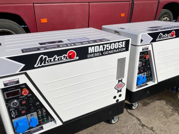 mayor-brovary-community-donates-two-generators-to-military