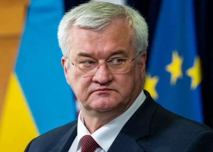 sibiga-prokommentiroval-slovesnuyu-perepalku-v-belom-dome-zelenskii-imeet-silu-otstaivat-to-chto-yavlyaetsya-pravilnim