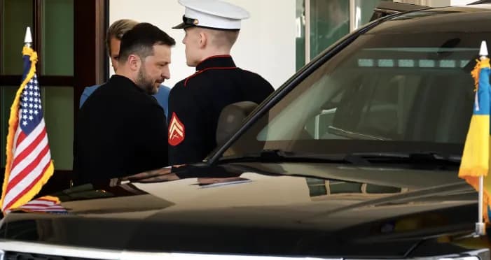 tramp-rozkrytykuvav-viiskovyi-odiah-zelenskoho-pid-chas-vizytu-do-biloho-domu-zmi