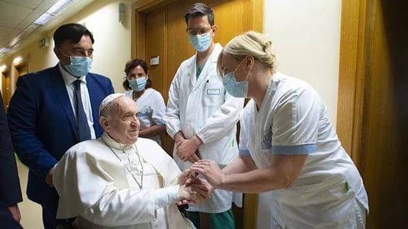 pope-francis-condition-deteriorates-rapidly-in-hospital-what-is-known