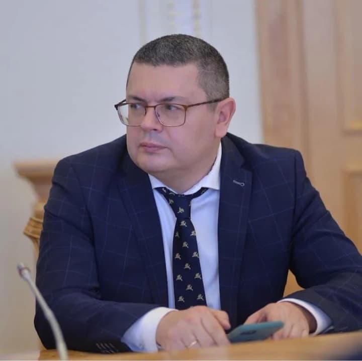 mezhdu-ukrainoi-i-ssha-yest-pauza-v-otnosheniyakh-no-ofitsialno-razgovorov-ob-ostanovke-pomoshchi-net-glava-profilnogo-komiteta