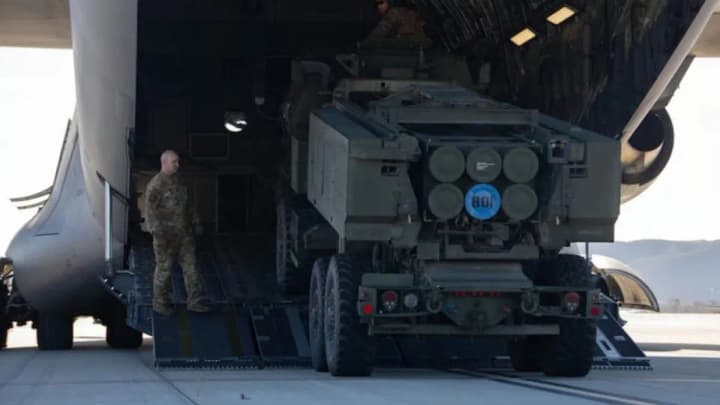 paralizuyushchii-udar-oshchutimii-ne-srazu-predstavitel-ssha-o-prikaze-trampa-priostanovit-voennuyu-pomoshch-ukraine