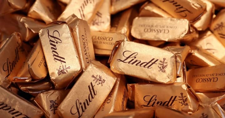 providnyi-shveitsarskyi-vyrobnyk-shokoladu-pidvyshchyt-tsiny-v-2025-rotsi