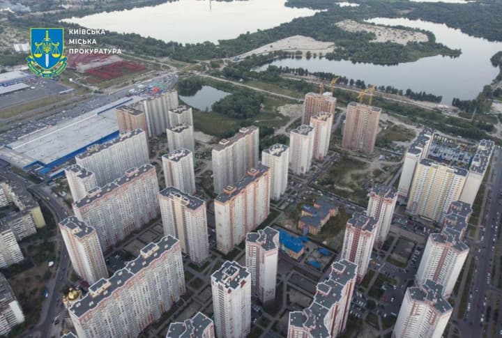 ekskerivnyky-banku-arkada-ta-dyrektora-kompanii-zabudovnyka-zapidozryly-u-roztrati-110-mln-hrn-investoriv