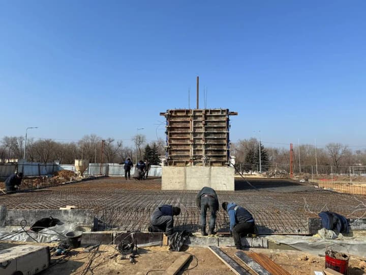 in-occupied-mariupol-a-monument-to-the-occupiers-is-being-erected-by-may-9