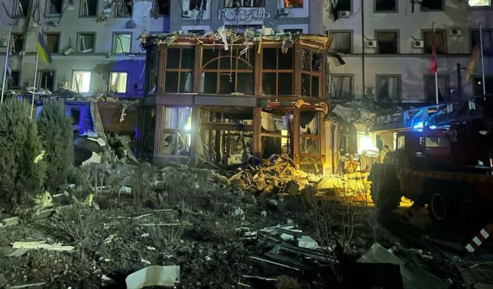 in-kryvyi-rih-as-a-result-of-a-missile-strike-two-civilians-are-in-critical-condition