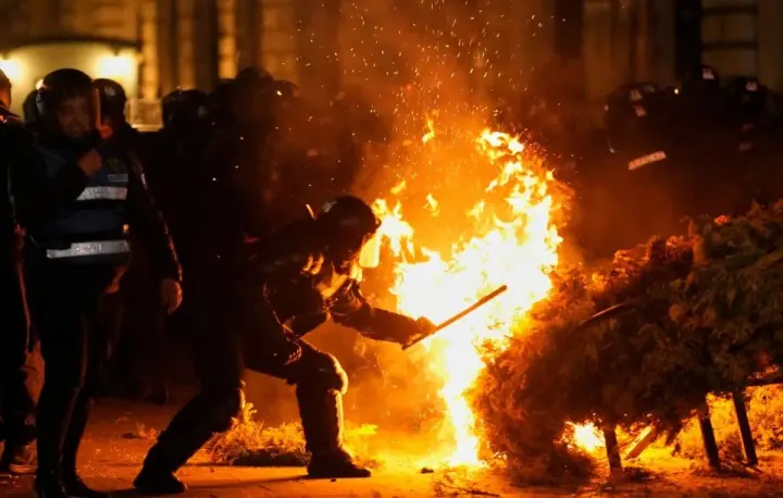 u-rumunii-vidbulysia-masovi-sutychky-cherez-zaboronu-dzhordzhesku-braty-uchast-u-vyborakh