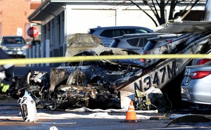 in-the-usa-a-single-engine-plane-crashed-near-the-airport-5-people-on-board-survived